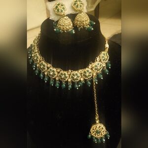 Nwot Elegant Gold and Green Jhumka Set Comes With Tika